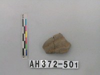 藏品(灰褐色細砂陶片)的圖片